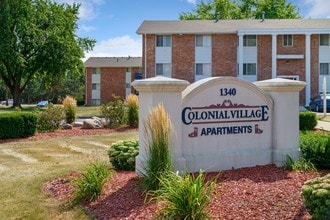 Colonial Village in West Des Moines, IA - Foto de edificio - Building Photo