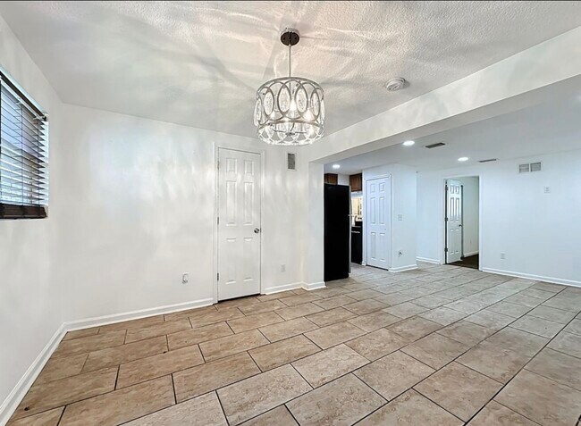 2842 Lucoma Dr in Jacksonville, FL - Building Photo - Building Photo