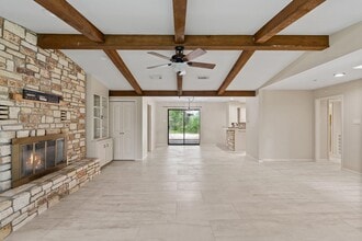 106 Cross Bow in Horseshoe Bay, TX - Building Photo - Building Photo