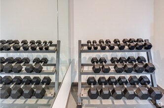 8 Burney St, Unit 1 in Boston, MA - Foto de edificio - Building Photo