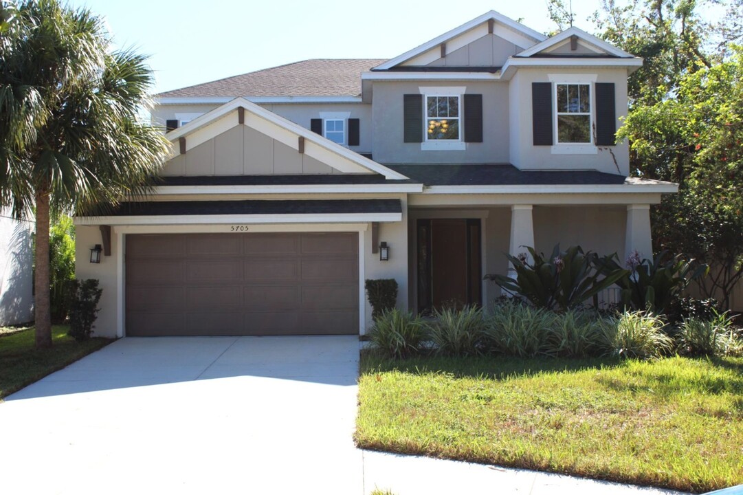 5705 Sunflower Cir in Sarasota, FL - Building Photo