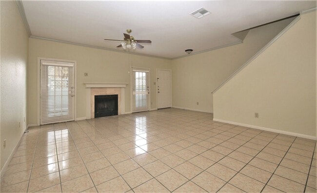 6000 Reims Rd in Houston, TX - Foto de edificio - Building Photo