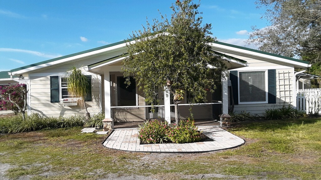 5703 Howard Creek Rd in Sarasota, FL - Building Photo