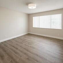 537 S Sequoia Dr in West Palm Beach, FL - Building Photo - Building Photo