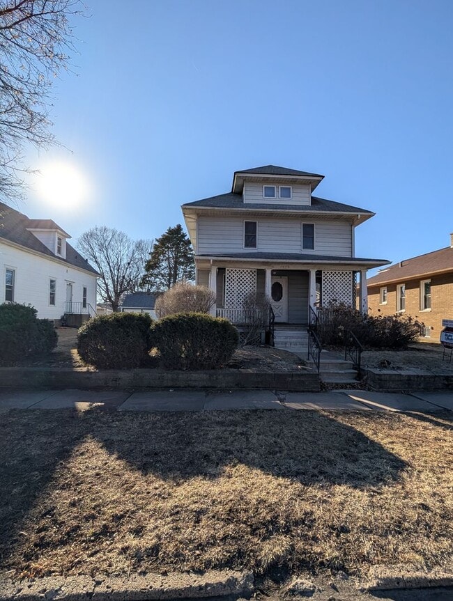 property at 1612 35th St