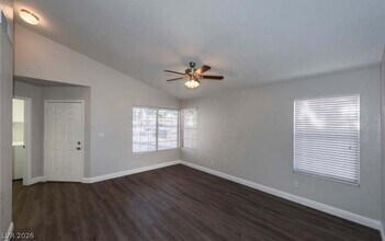 1012 Holliston Cir in Las Vegas, NV - Building Photo - Building Photo