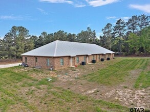 18754 County Rd 437 in Lindale, TX - Foto de edificio - Building Photo