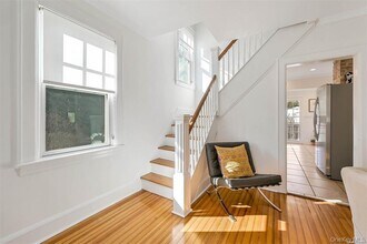 65 E Main St in Huntington, NY - Building Photo - Building Photo