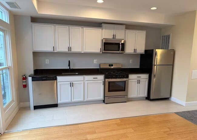 532 8th St SE, Unit Penthouse