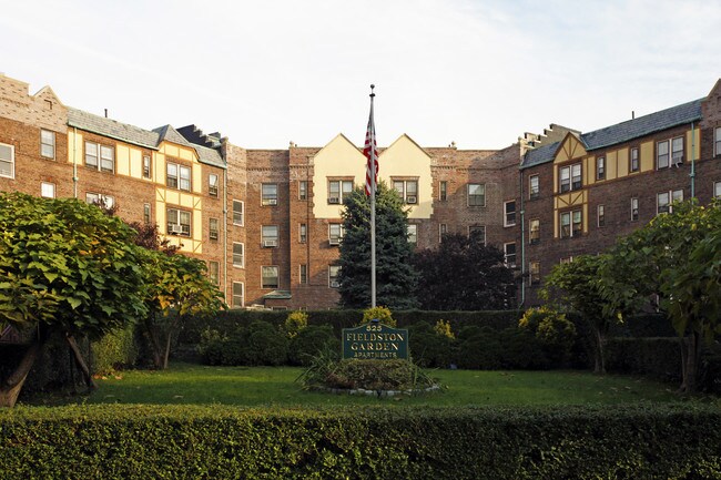 Fieldston Garden Apartments in Riverdale, NY - Foto de edificio - Building Photo