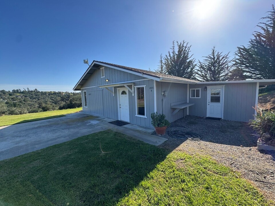 1571 Vista Grande Ln in Arroyo Grande, CA - Building Photo