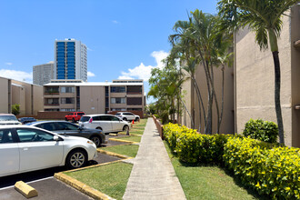 Kauluwela II Apartments in Honolulu, HI - Building Photo - Building Photo