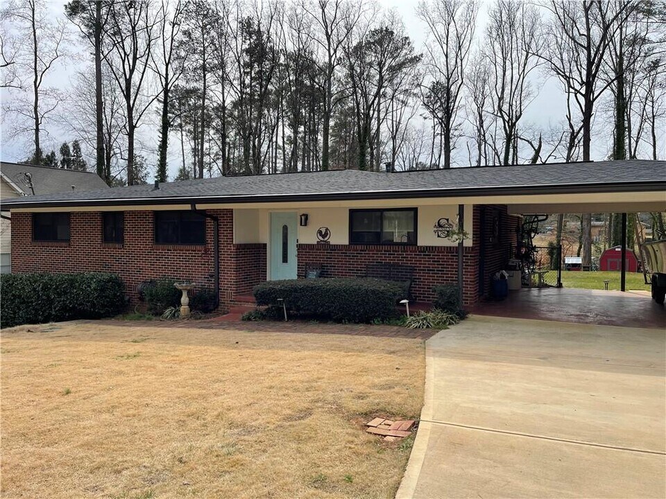 3499 Fairway Dr in Atlanta, GA - Building Photo