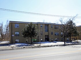 831 Wilson Ave in Toronto, ON - Building Photo