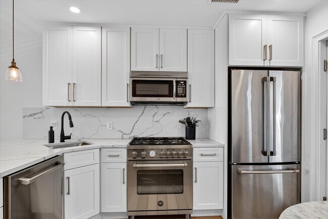 7 Bell Ct in Boston, MA - Building Photo - Building Photo