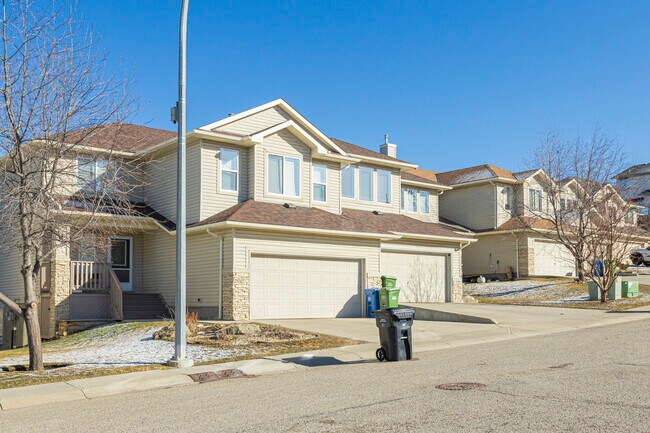 111 Rockledge Terr NW in Calgary, AB - Building Photo - Building Photo