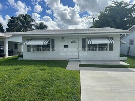 8308 Ct-57 in Fort Lauderdale, FL - Building Photo