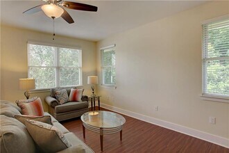 905 Brentwood St in Austin, TX - Building Photo - Building Photo