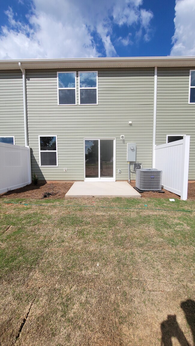 1902 Prosperity Dr in Newton, NC - Building Photo - Building Photo