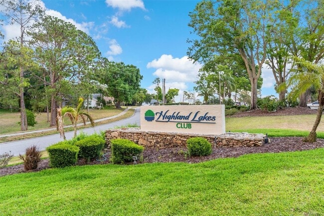 1218 Gillespie Dr N in Palm Harbor, FL - Building Photo - Building Photo