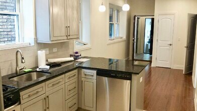 1111 N Ashland Ave in Chicago, IL - Building Photo - Building Photo