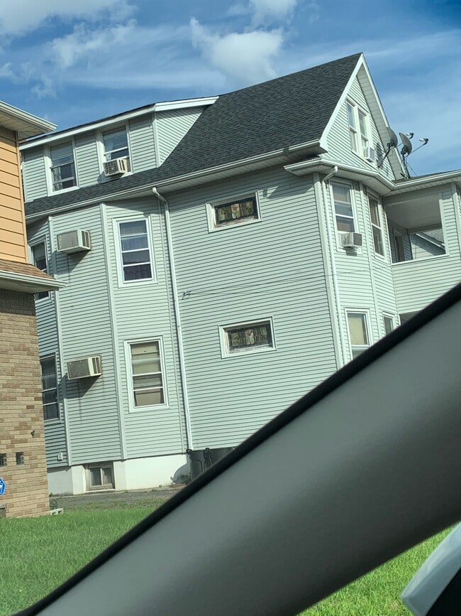 28 Rossiter Ave, Unit 2
