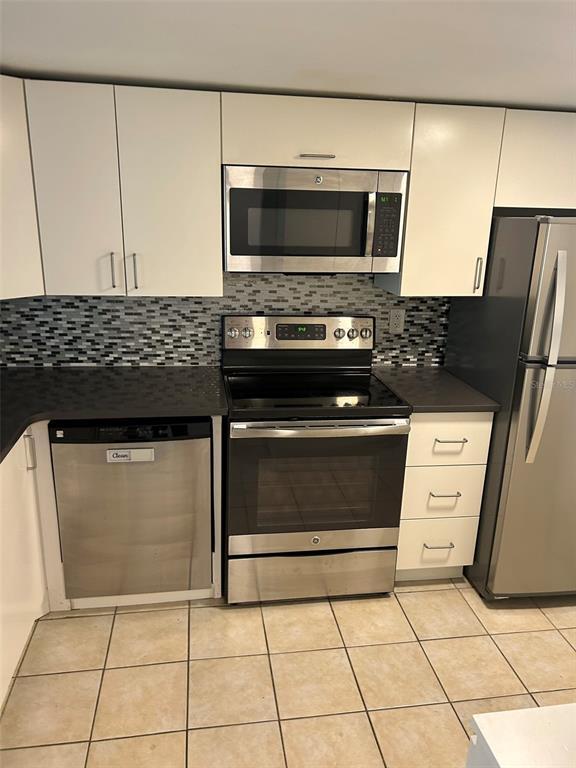 1137 King Arthur Ct in Dunedin, FL - Building Photo - Building Photo