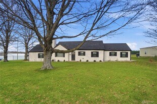 318 E Central Ave in Springboro, OH - Building Photo