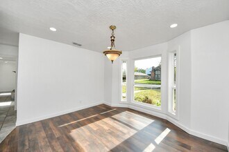 616 S Rivershire Dr in Conroe, TX - Building Photo - Building Photo