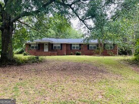 5885 Feldwood Rd in College Park, GA - Building Photo