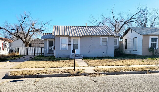 110 E 16th St in Big Spring, TX - Building Photo - Building Photo