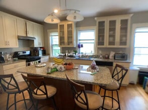 24 Greenleaf Ave, Unit 2 in Medford, MA - Building Photo - Building Photo