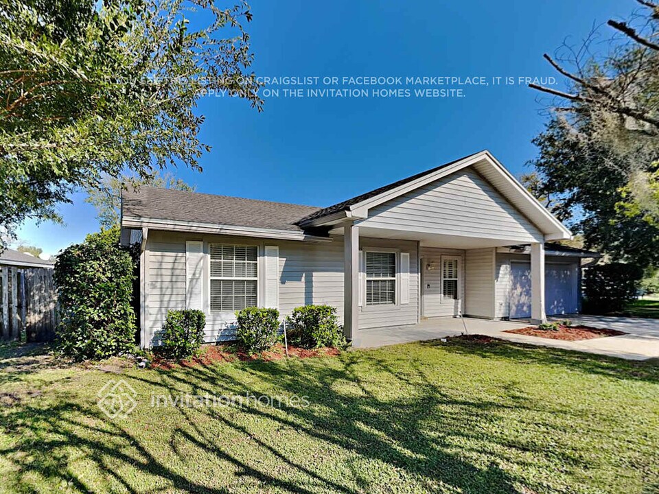 3271 Glendyne Dr W in Jacksonville, FL - Foto de edificio