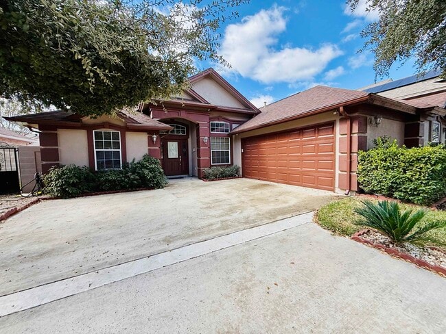 2206 Calle Chiquita Ct in Laredo, TX - Building Photo - Building Photo