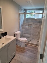 5544 Tampa Ave, Unit 5544 in Tarzana, CA - Foto de edificio - Building Photo