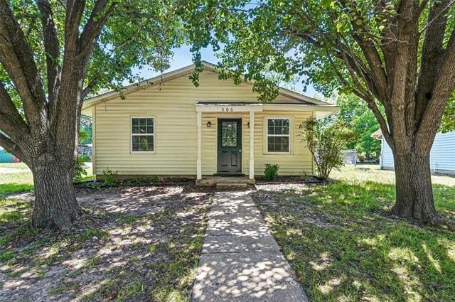 property at 506 E 15th St