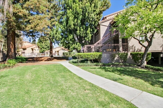 2250 Monroe St in Santa Clara, CA - Foto de edificio - Building Photo