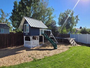 353 Buckskin Ct in Sugar City, ID - Building Photo - Building Photo