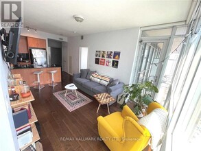 65-3065 Bremner Blvd in Toronto, ON - Building Photo - Building Photo