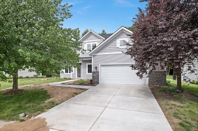 5453 W Heathwood Dr SE in Kentwood, MI - Building Photo - Building Photo