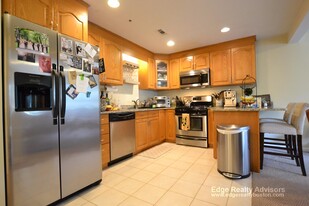 110 Coolidge Hill Rd, Unit 4 Apartamentos