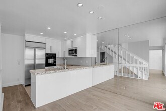 1 Ironsides St in Marina Del Rey, CA - Building Photo - Building Photo