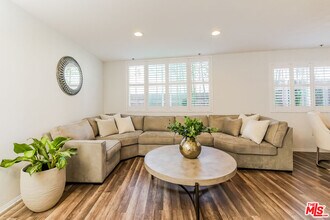 4501 Cedros Ave in Los Angeles, CA - Building Photo - Building Photo