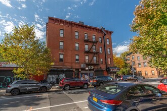 896 Lafayette Ave in Brooklyn, NY - Foto de edificio - Building Photo