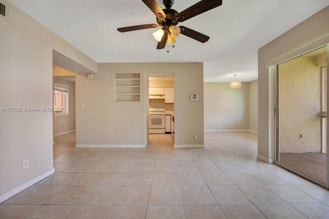 802 NW 92nd Ave, Unit 802 in Plantation, FL - Foto de edificio - Building Photo