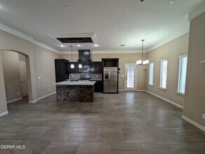 2144 Carlos Leon in El Paso, TX - Building Photo - Building Photo