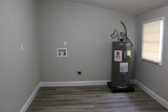 1014 W 4th St in Freeport, TX - Foto de edificio - Building Photo