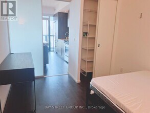 101 Charles St E in Toronto, ON - Building Photo - Building Photo