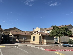 Desert Villas in El Paso, TX - Foto de edificio - Building Photo