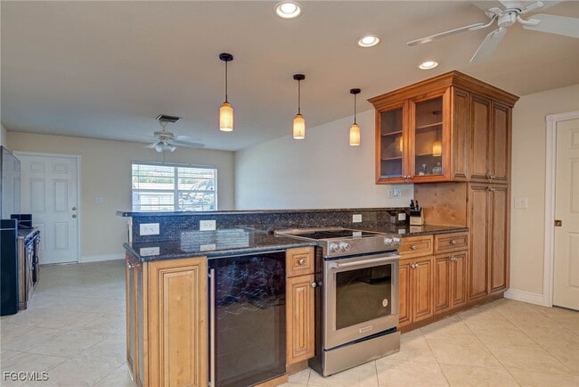 2019 Clark Ave in Ft. Myers, FL - Foto de edificio - Building Photo
